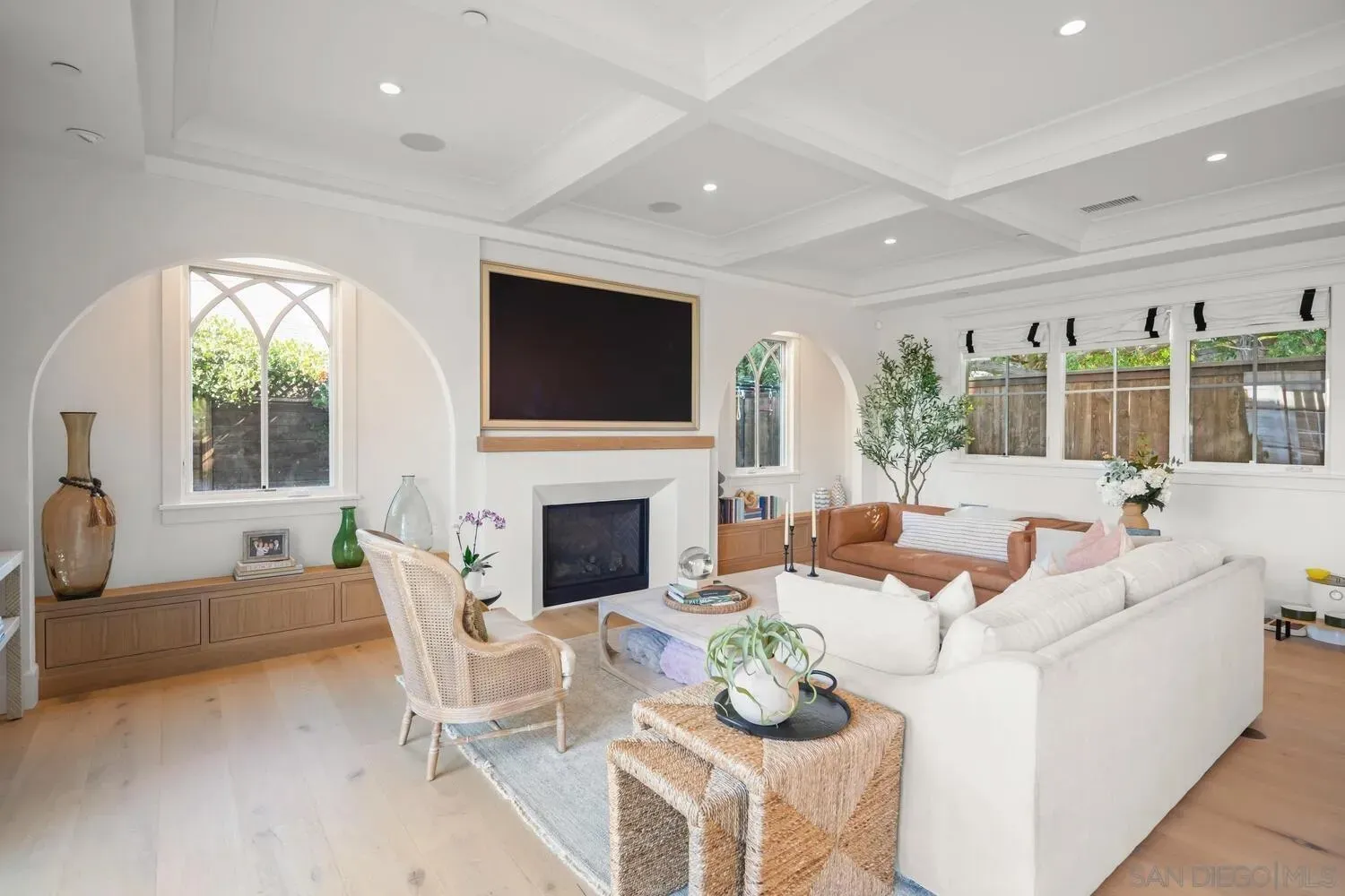 Coronado, California 92118, United States, 5 Bedrooms Bedrooms, ,6 BathroomsBathrooms,Residential,Pending,233110