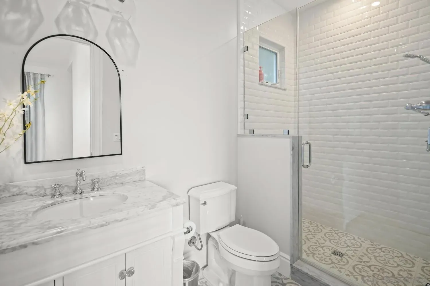 Coronado, California 92118, United States, 5 Bedrooms Bedrooms, ,6 BathroomsBathrooms,Residential,Pending,233110