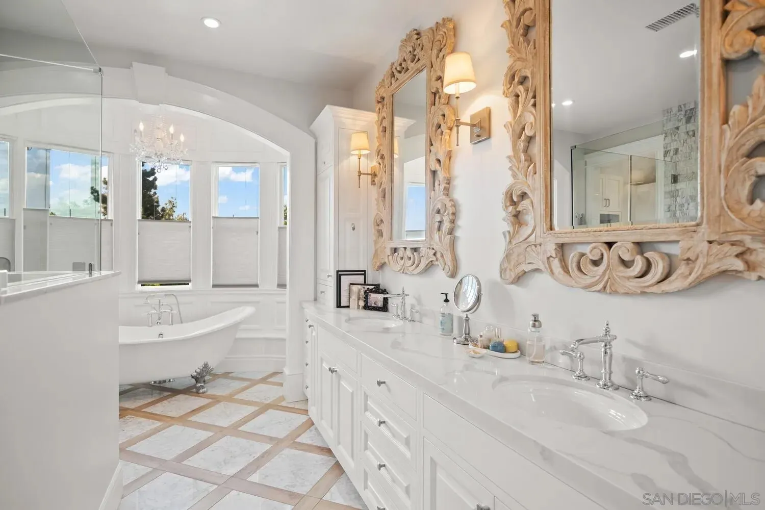 Coronado, California 92118, United States, 5 Bedrooms Bedrooms, ,6 BathroomsBathrooms,Residential,Pending,233110