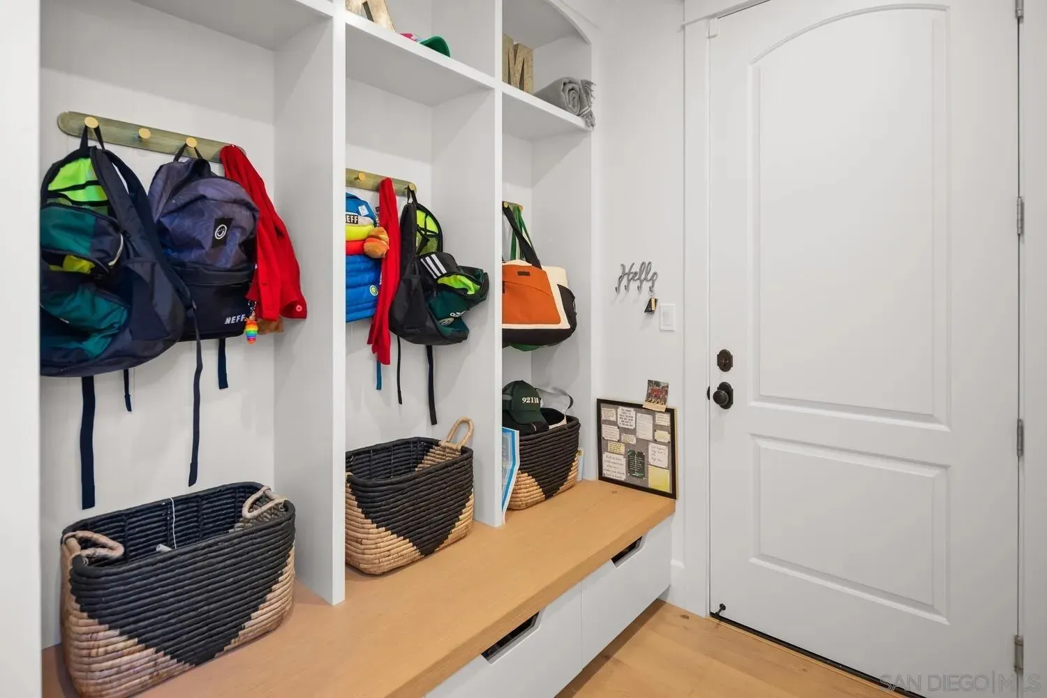 Coronado, California 92118, United States, 5 Bedrooms Bedrooms, ,6 BathroomsBathrooms,Residential,Pending,233110