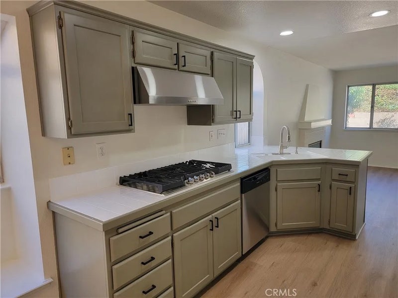7466 Holloway