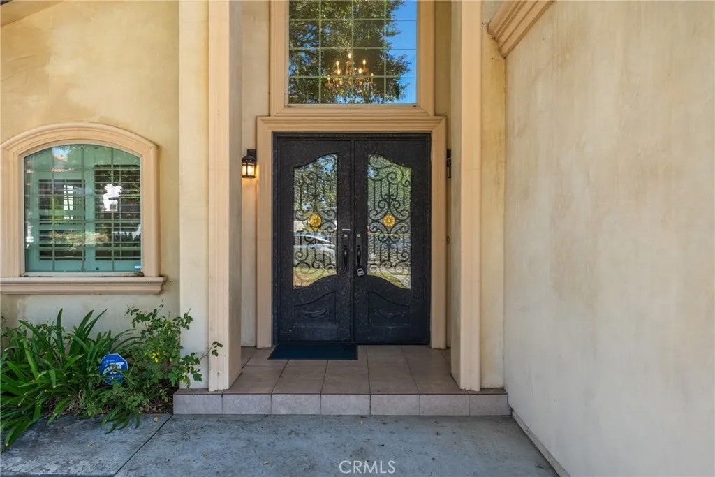 6522 N Golden West