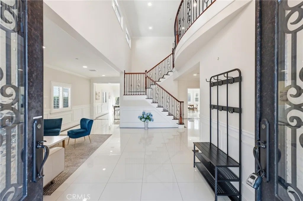 6522 N Golden West