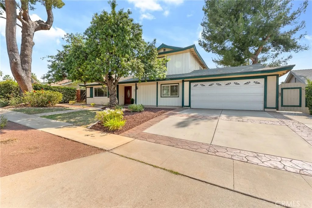 718 Robinhood Lane