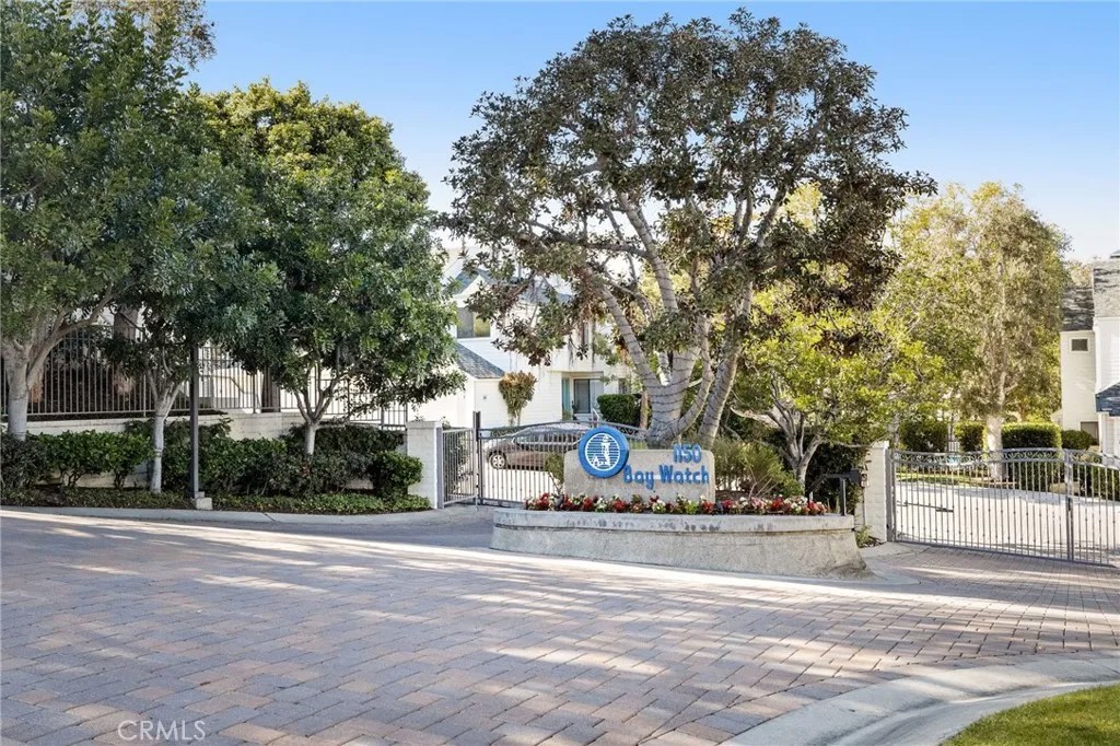 1150 W Capitol Drive 31