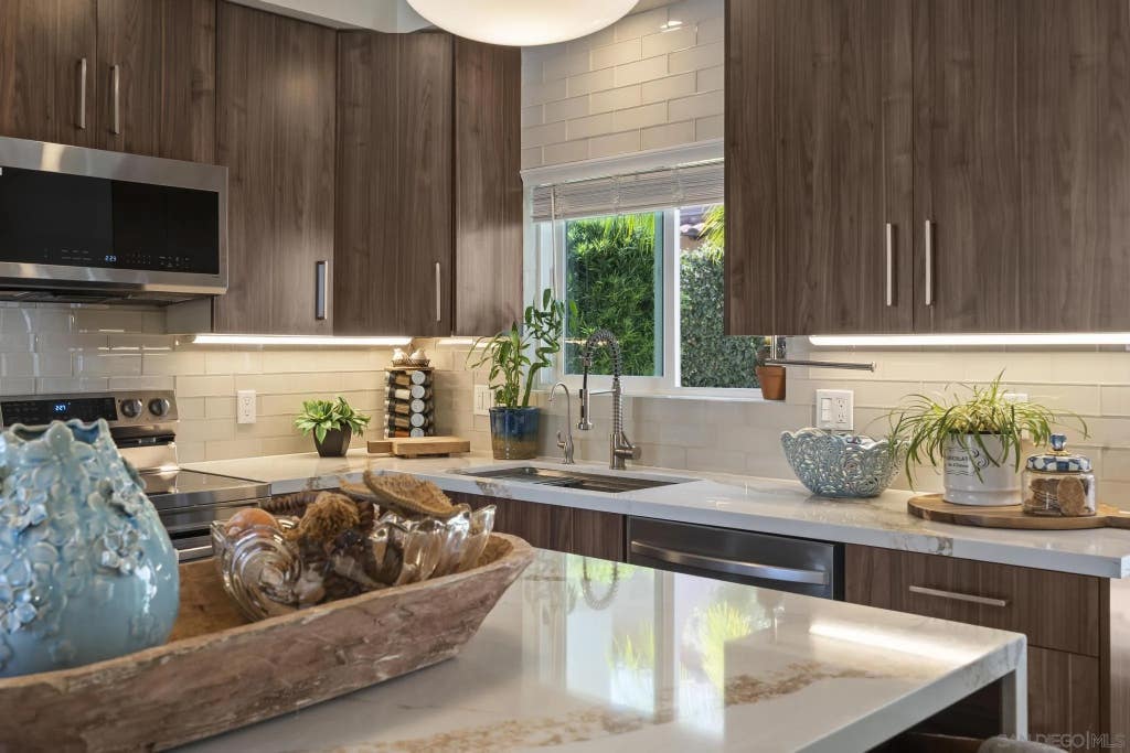 Photo of 404 Bonair St, La Jolla, CA 92037 (MLS # 260013959)