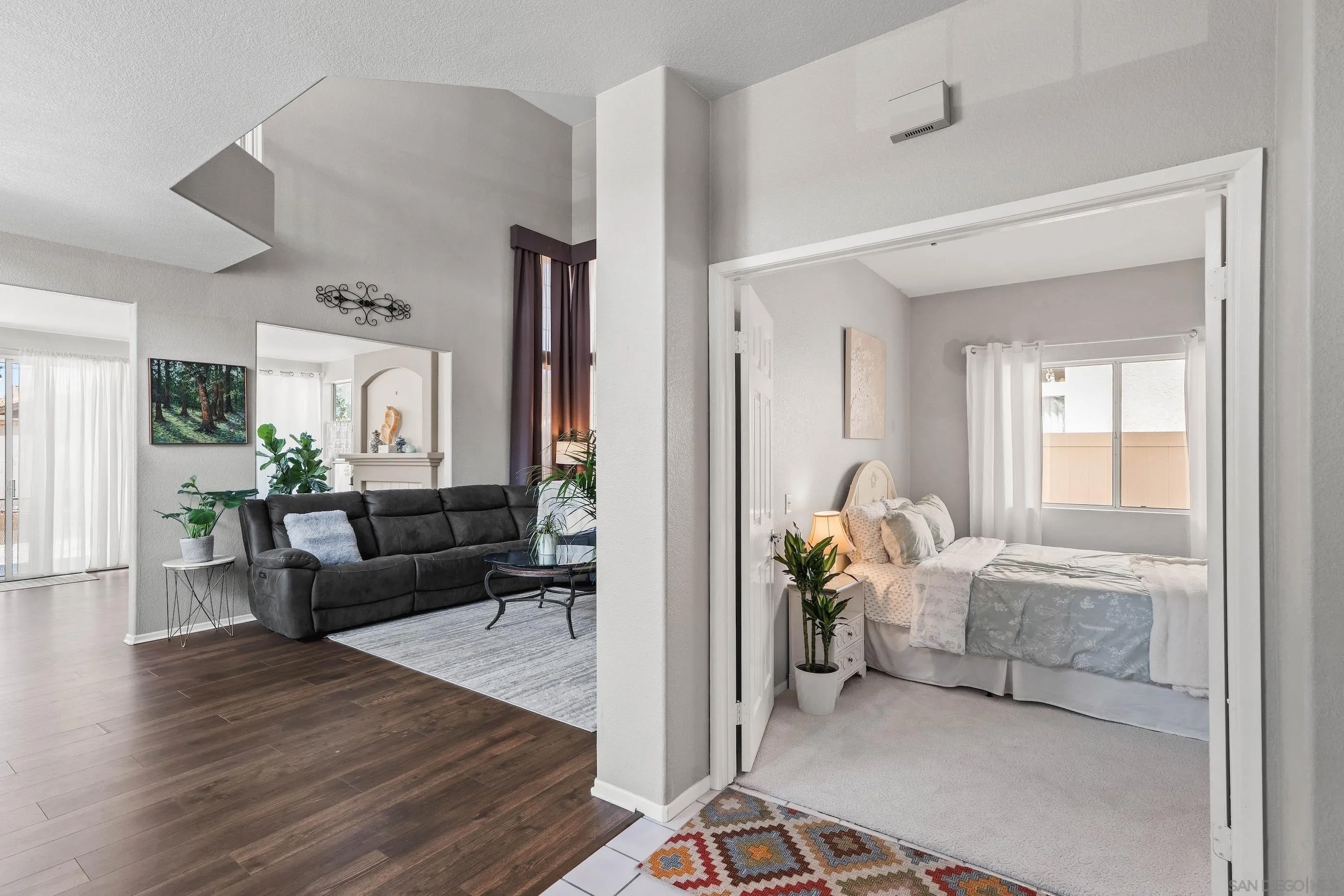 1593 Avenida Guillermo