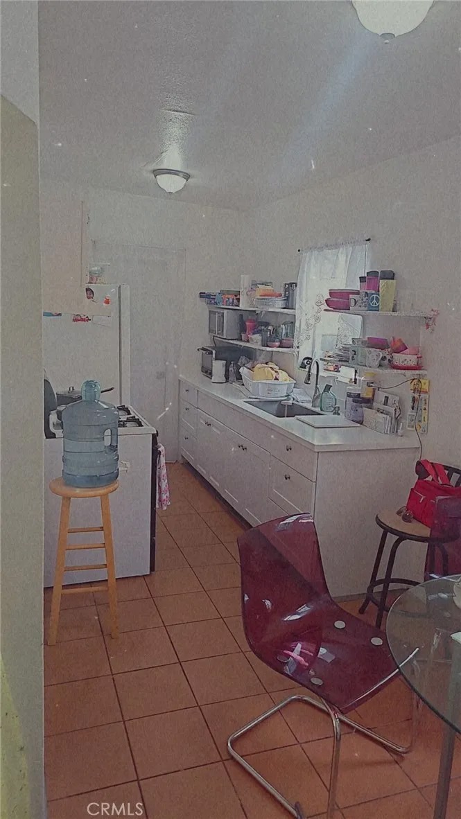 1664 E 113th