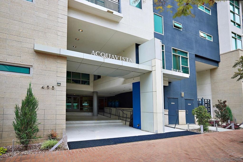 Photo of 425 W W Beech St #1002, San Diego, CA 92101 (MLS # 250040844)