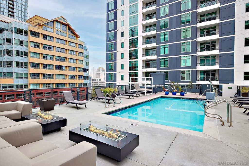 Photo of 425 W W Beech St #1002, San Diego, CA 92101 (MLS # 250040844)