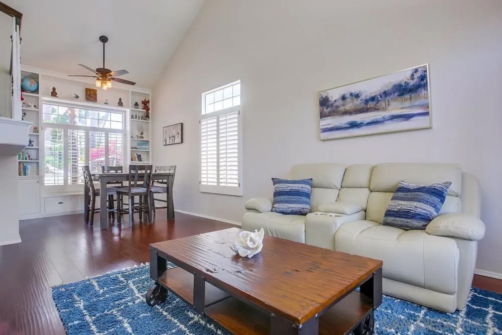 473 Avenida Canora