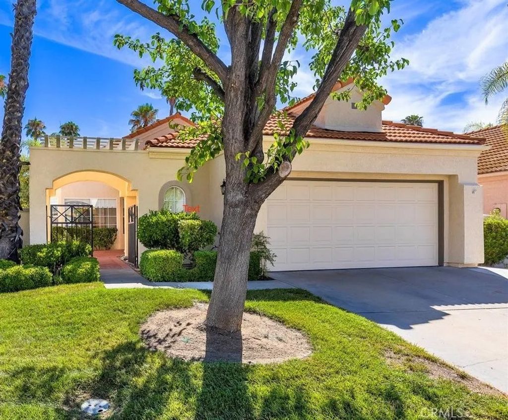Photo of 40532 Corte Lucia, Murrieta, CA 92562 (MLS # SW25167072)