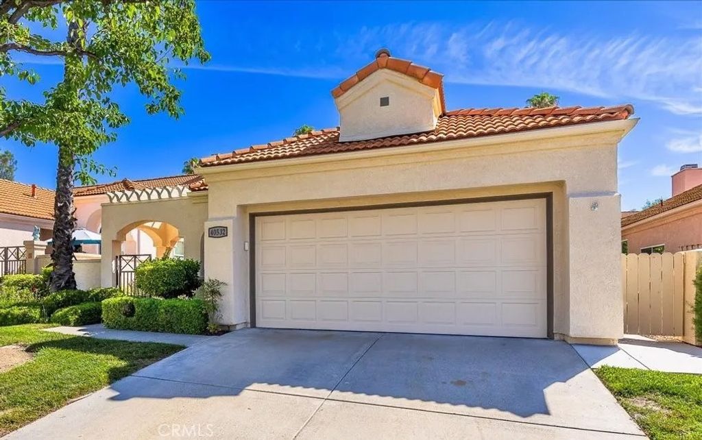 Photo of 40532 Corte Lucia, Murrieta, CA 92562 (MLS # SW25167072)