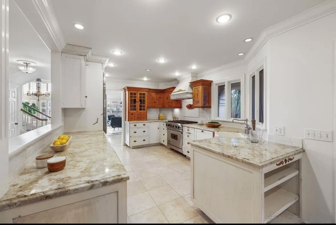 12 Buccaneer Way
