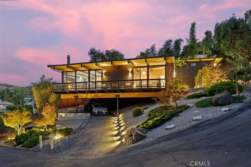 Photo of 21090 Rios Street, Woodland Hills, CA 91364 (MLS # SR26065053)