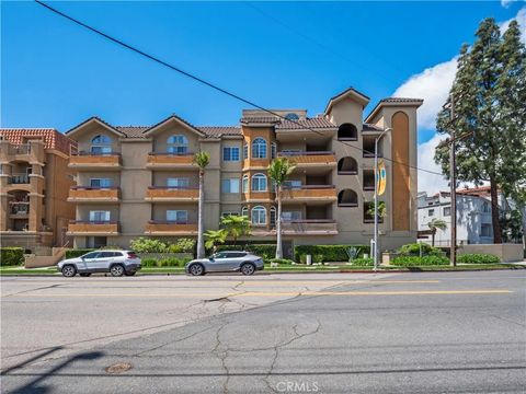 Photo of 4301 Fulton Avenue #303, Sherman Oaks, CA 91423 (MLS # SR26052657)