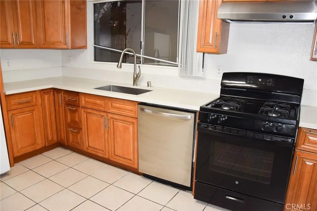 Photo of 125 S Cypress St, Orange, CA 92866 (MLS # PW26007295)