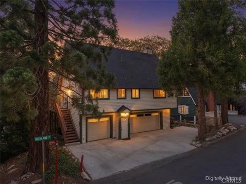 Photo of 334 Highland Drive, Lake Arrowhead, CA 92352 (MLS # IG26142918)