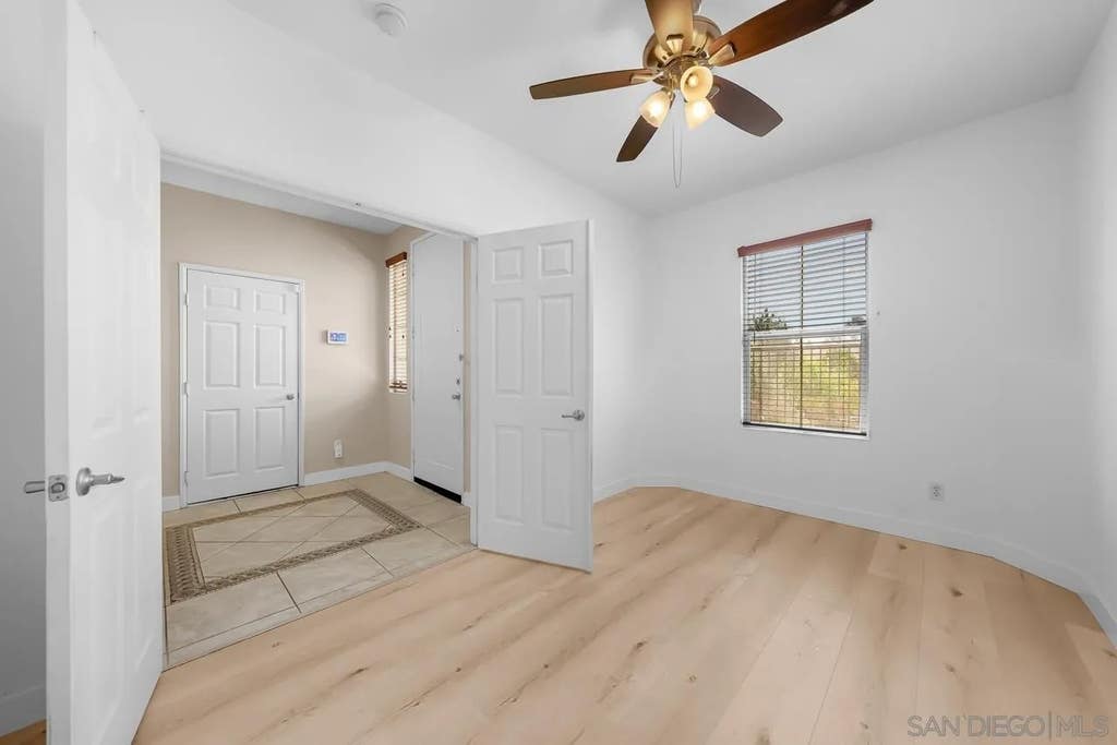 Photo of 2281 Huntington Point Rd #139, Chula Vista, CA 91914 (MLS # 260019962)