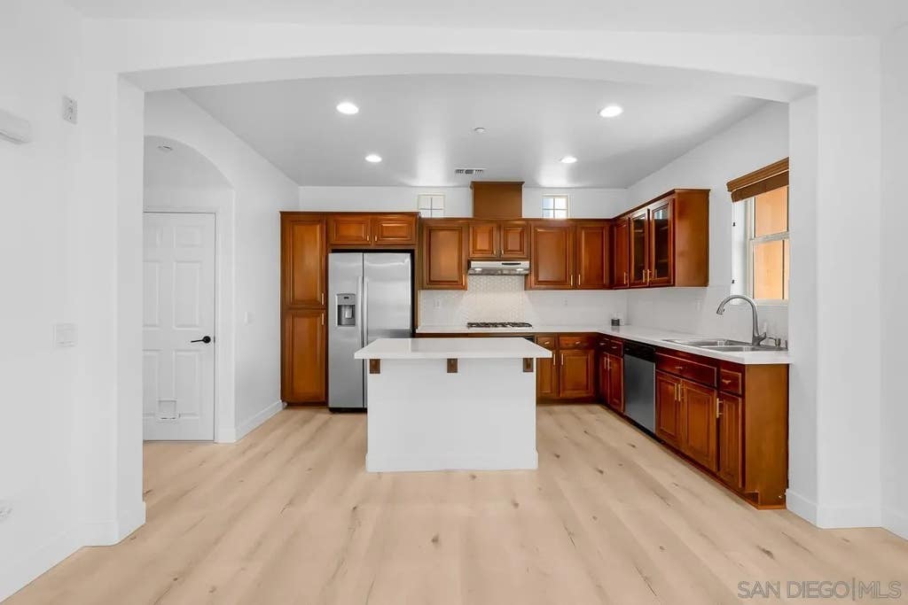 Photo of 2281 Huntington Point Rd #139, Chula Vista, CA 91914 (MLS # 260019962)