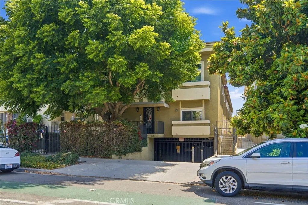 1554 N Hobart 2