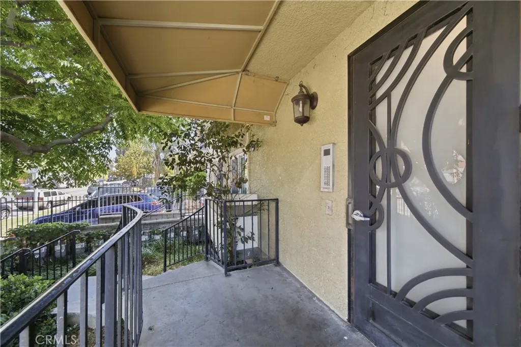 1554 N Hobart 2