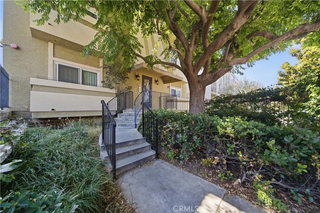 1554 N Hobart 2
