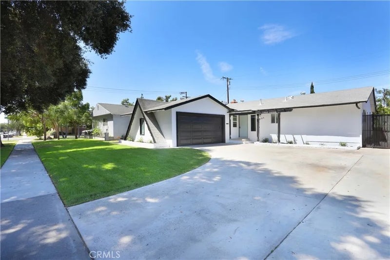 2105 W Hall