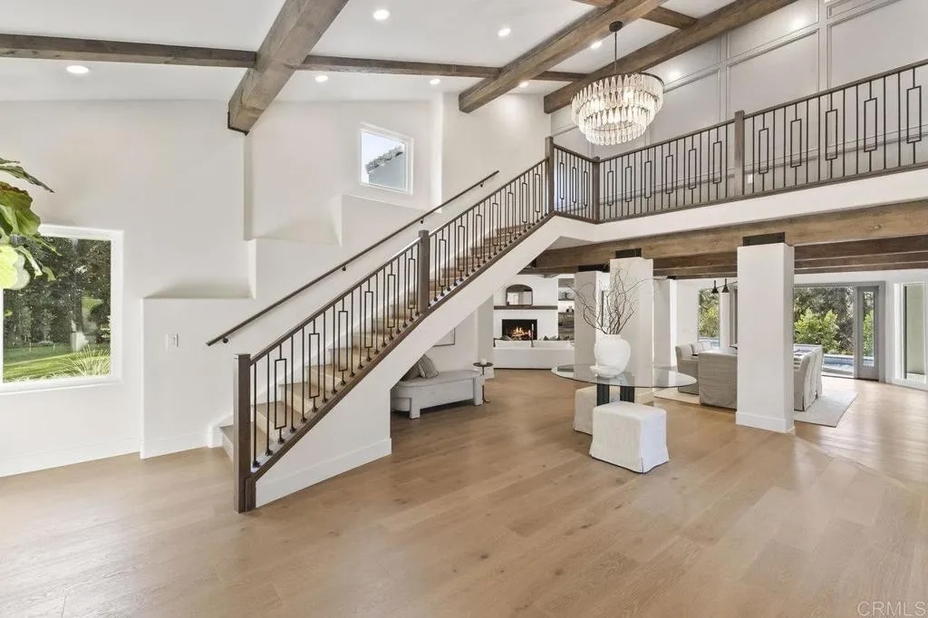 6449 Las Colinas