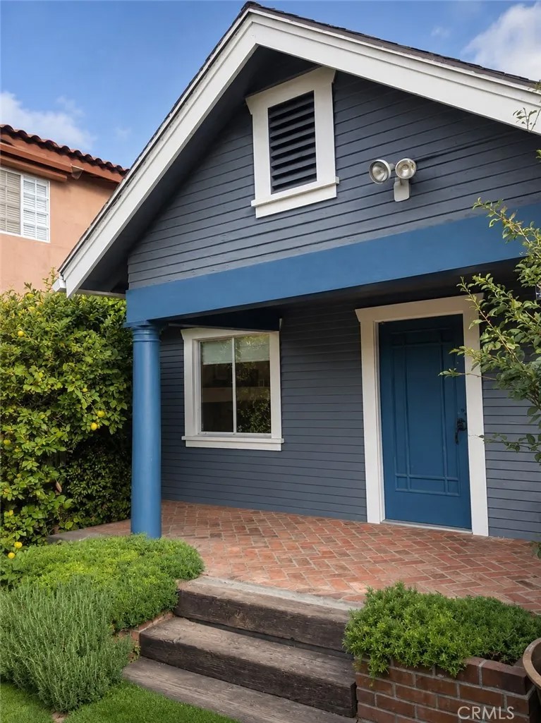 716 N Sierra Bonita Avenue