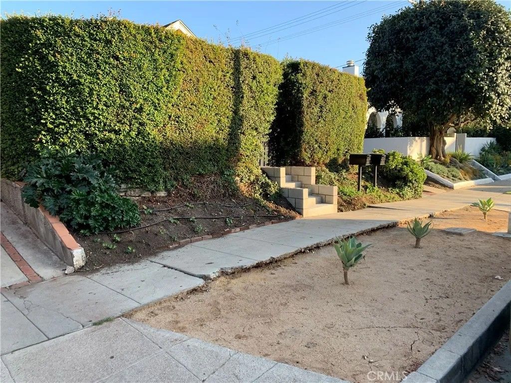 Photo of 716 N Sierra Bonita Avenue, Los Angeles, CA 90046 (MLS # WS26083143)