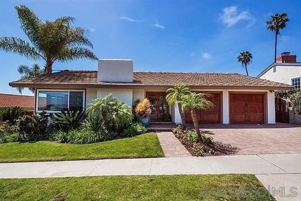 Photo of 5512 Candlelight Dr, La Jolla, CA 92037 (MLS # 250046336)