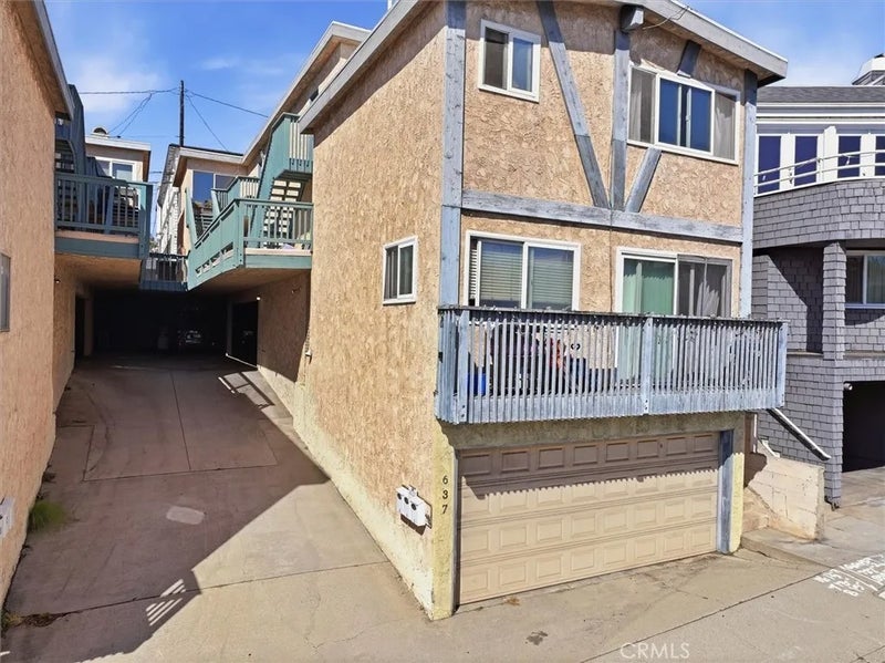 637 Manhattan Beach Boulevard
