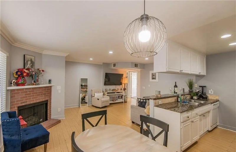 7045 Woodley Avenue 218