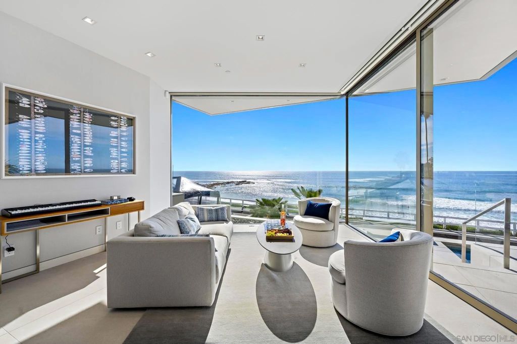 Photo of 6515 Neptune Pl, La Jolla, CA 92037 (MLS # 250020405)