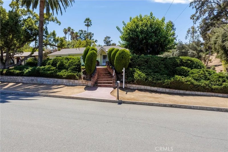 1151 W Crescent