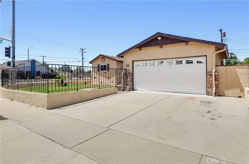 555 W Shadwell