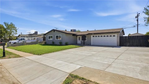 Photo of 555 W Morgan St, Rialto, CA 92376 (MLS # IG26210470)