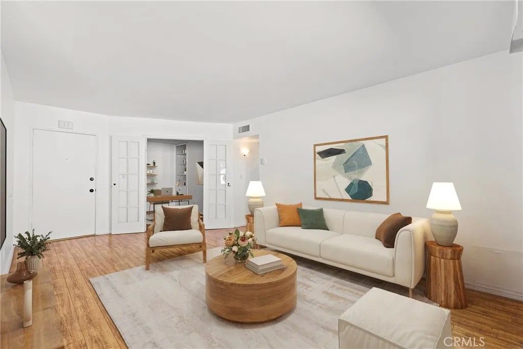 Photo of 5400 Newcastle Avenue #56, Encino, CA 91316 (MLS # SR25272037)