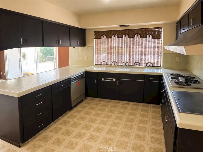146 W Hanford Armona