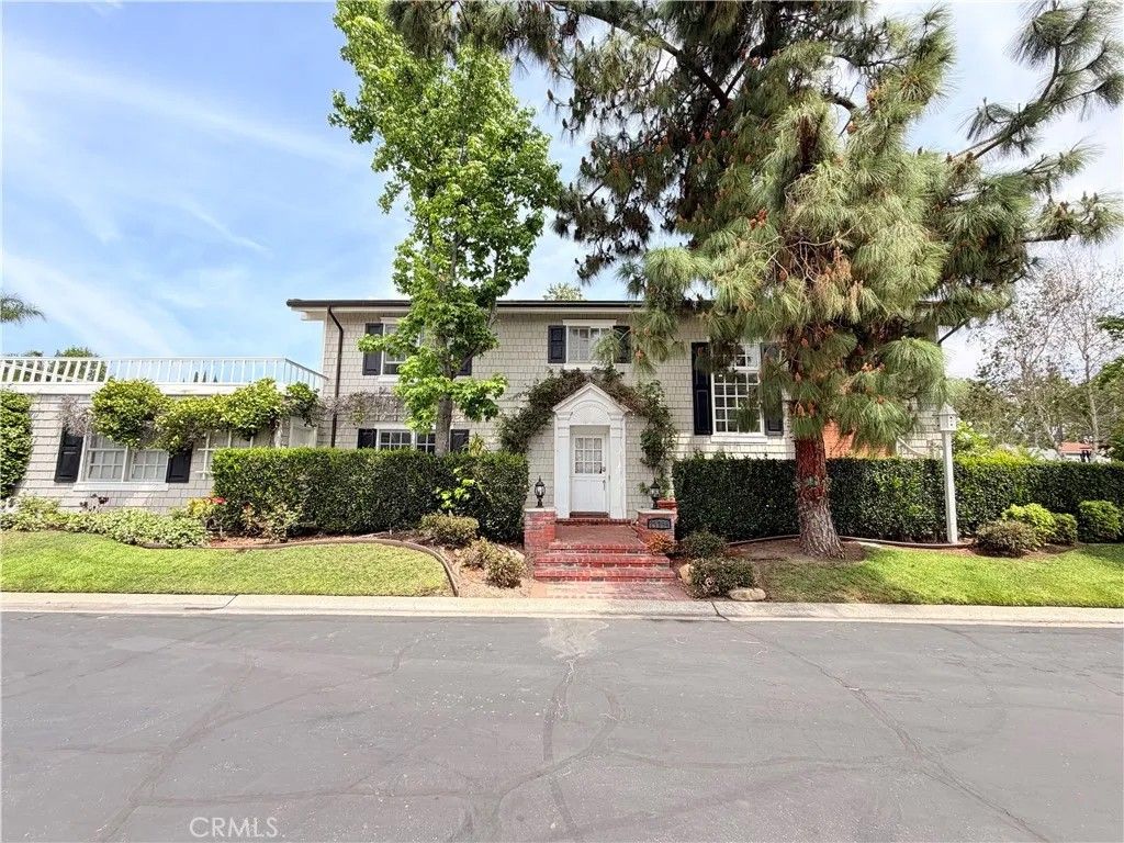 Photo of 21956 Yellowstone Ln, Lake Forest, CA 92630 (MLS # WS26078849)