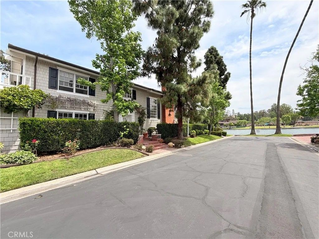 Photo of 21956 Yellowstone Ln, Lake Forest, CA 92630 (MLS # WS26078849)
