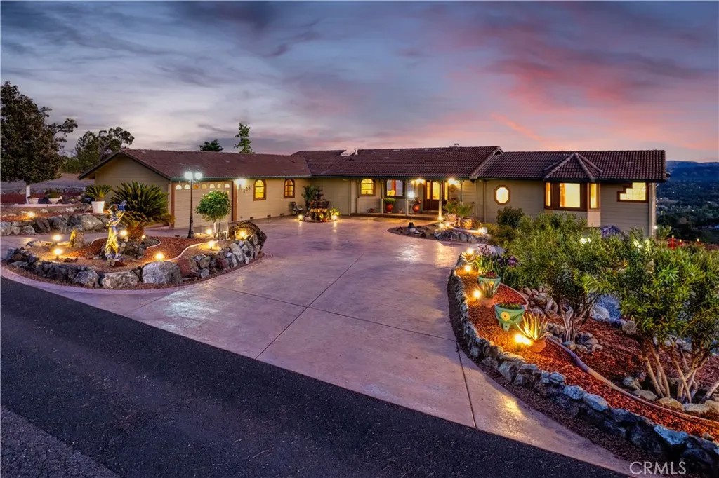 425 Lake Vista