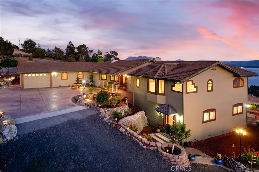 425 Lake Vista