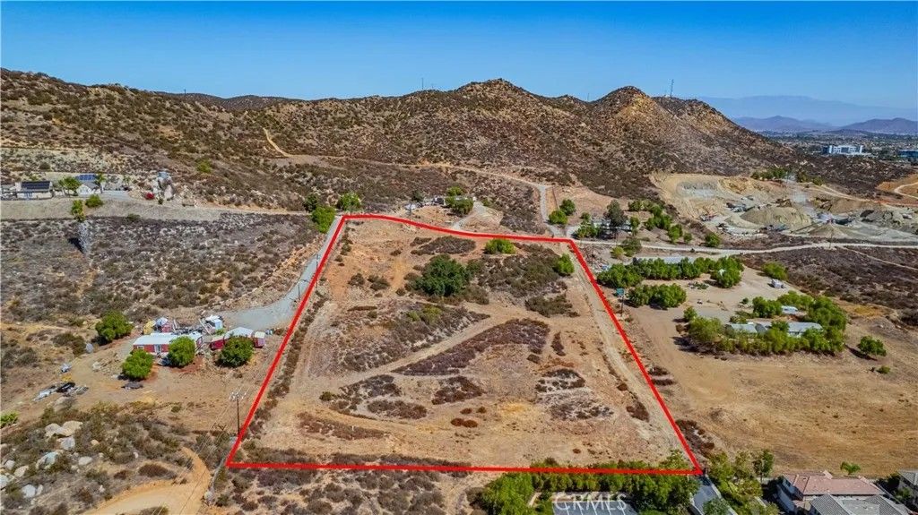 Photo of 0 Linnel, Murrieta, CA 92593 (MLS # SW25215800)