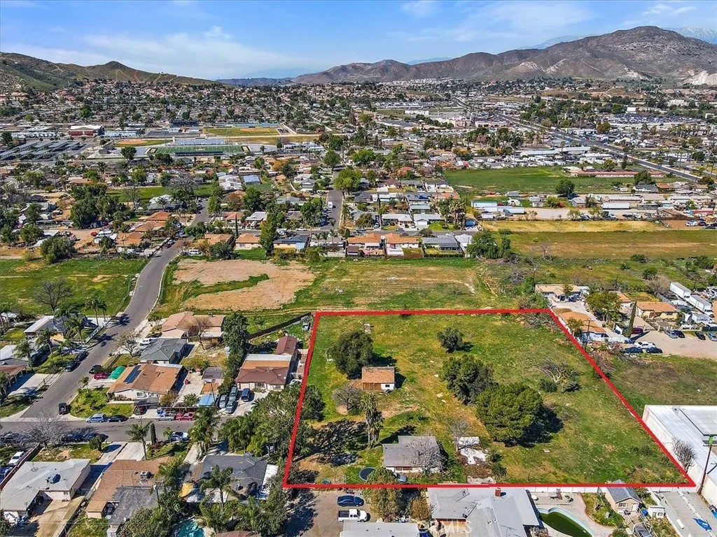 4077 Riverview