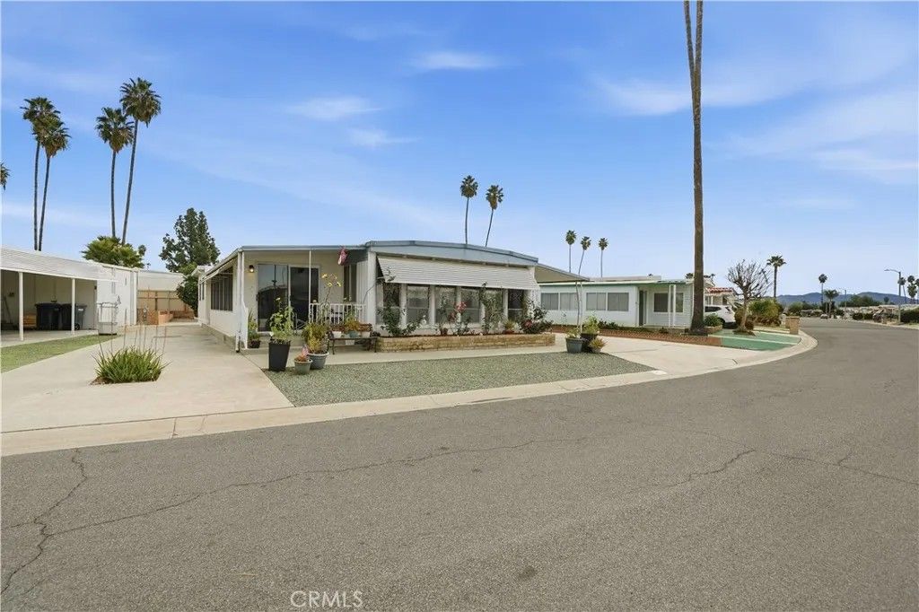 Photo of 431 San Mateo Circle, Hemet, CA 92543 (MLS # SW26016075)