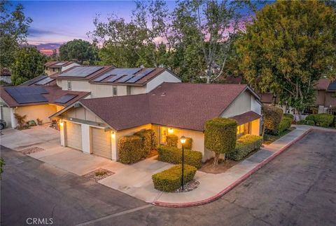 Photo of 381 Roundtree Glen, Escondido, CA 92026 (MLS # SW26058363)