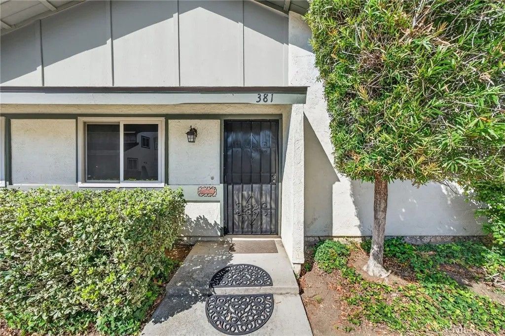 Photo of 381 Roundtree Glen, Escondido, CA 92026 (MLS # SW26058363)