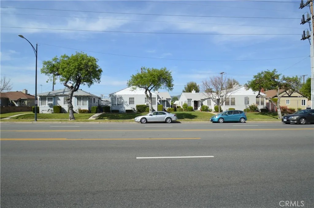 3007 W Victory Boulevard